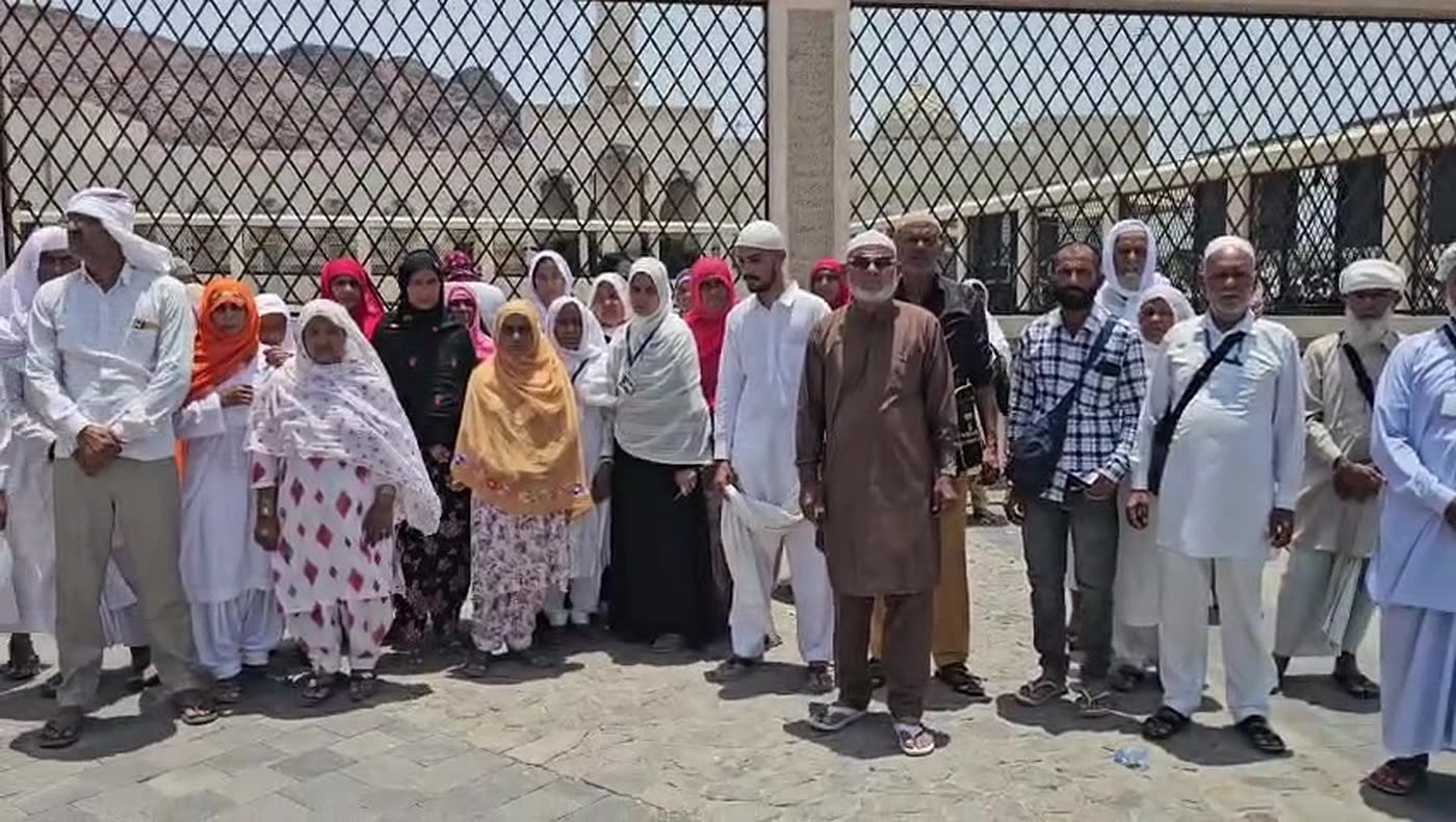 A Madni Tour group at a Ziyarat site in Madinah