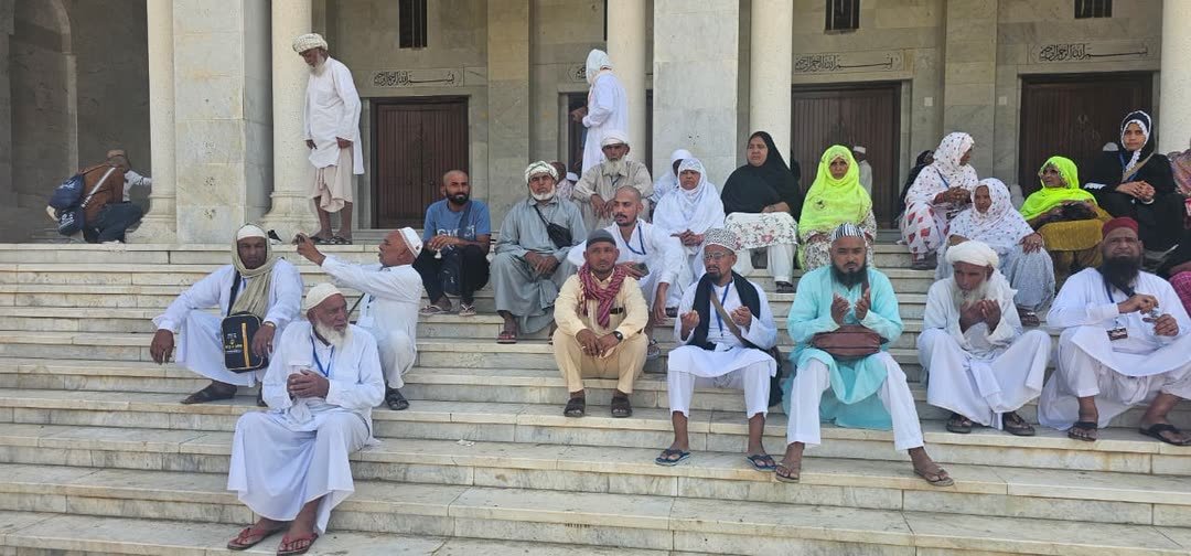 Pilgrims making dua on the steps after Ziyarat